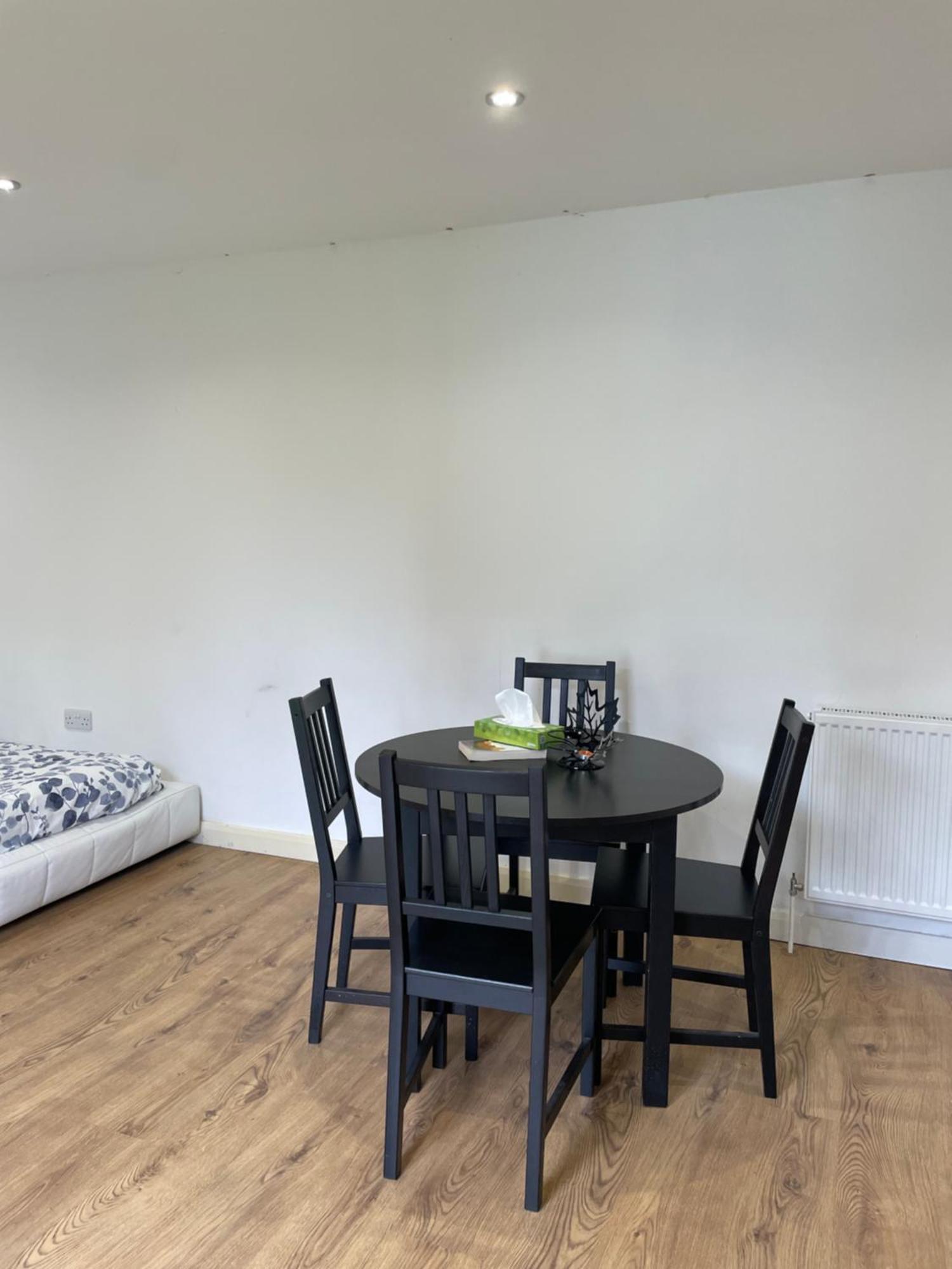 Casa Das Fernandes Staines-upon-Thames