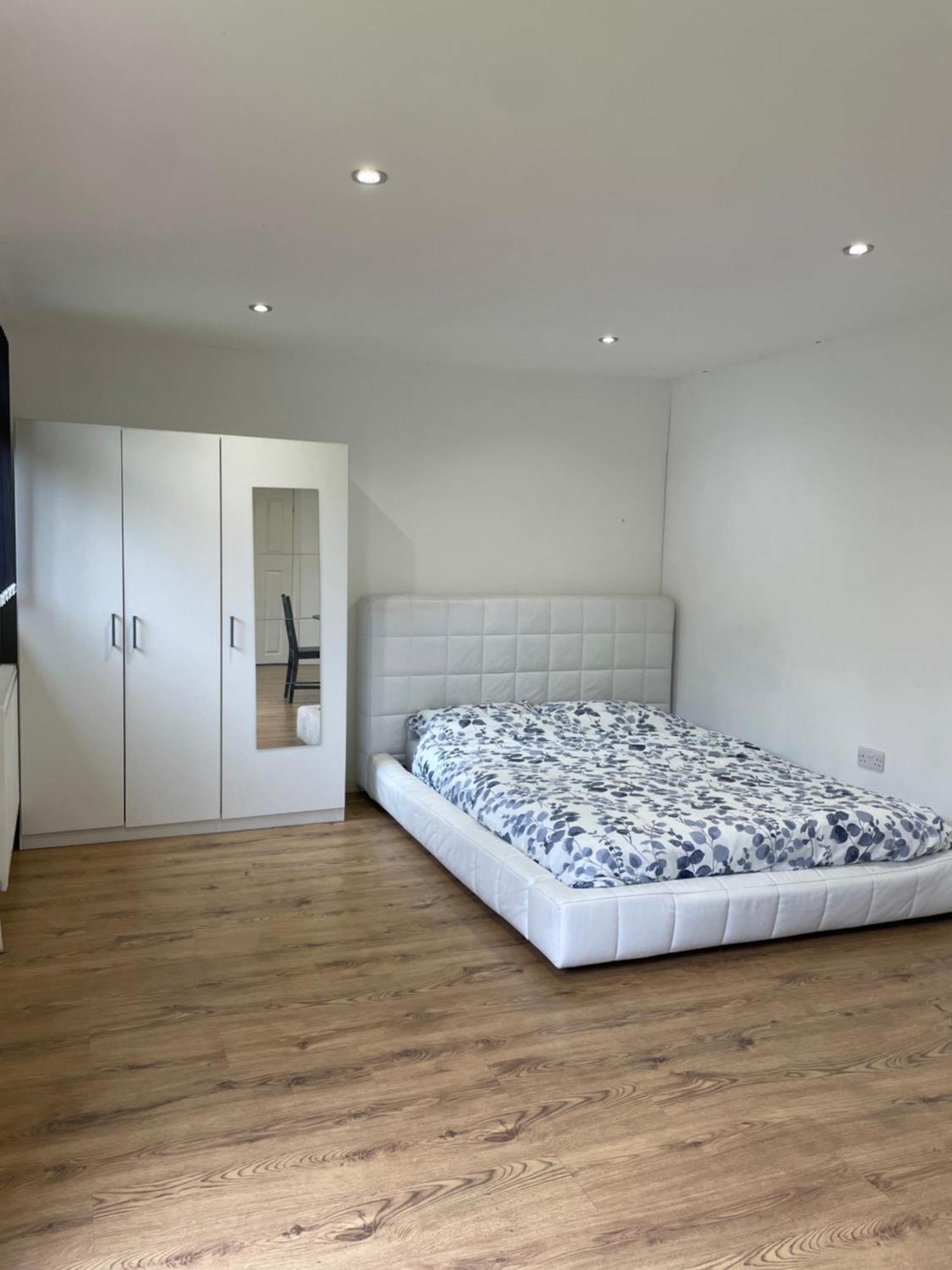 Casa Das Fernandes Staines-upon-Thames